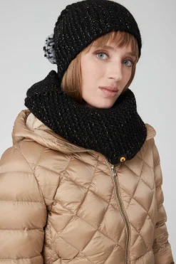 Licy-Cappello Nero Con Pon Pon