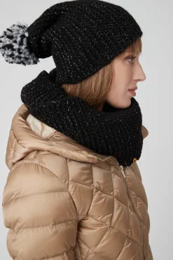 Licy-Cappello Nero Con Pon Pon